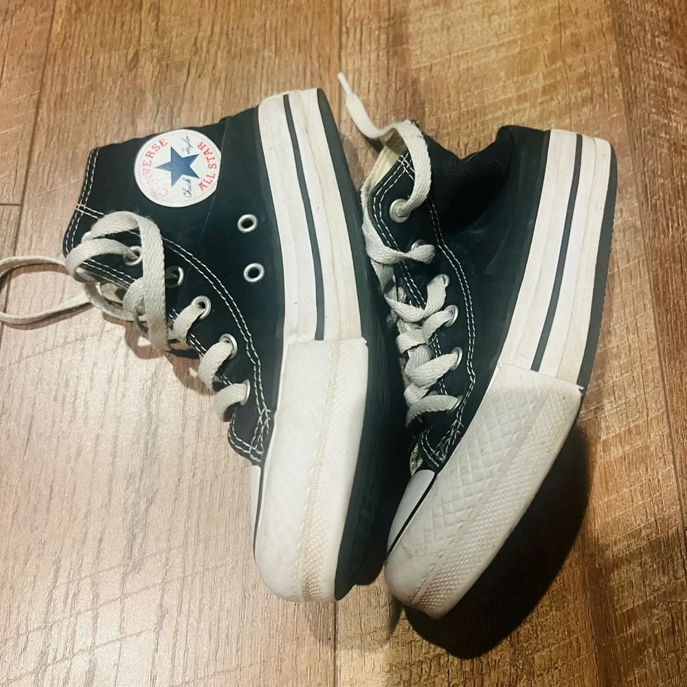 Kids Black Canvas High-Top Platform Converse Size 1Y